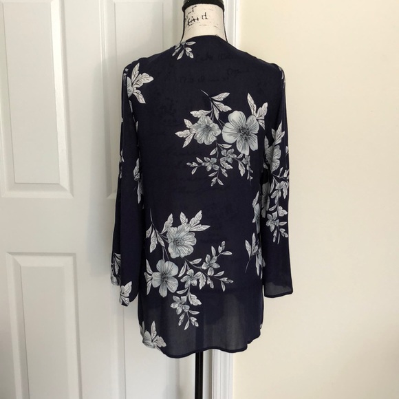Only 1 Size S left💕Navy & White Floral Kimono Cardigan💕 - Picture 3 of 6